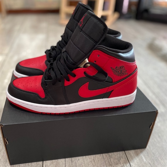 🎉SOLD ELSEWHERE🎉 Men’s AirJordan 1Mid Nike Shoes - Picture 4 of 11